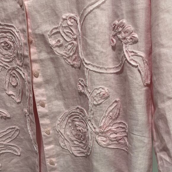 Per Una  Marks and Spencer Linen Raised Flowers Blouse Heart Shaped Buttons - Picture 4 of 11